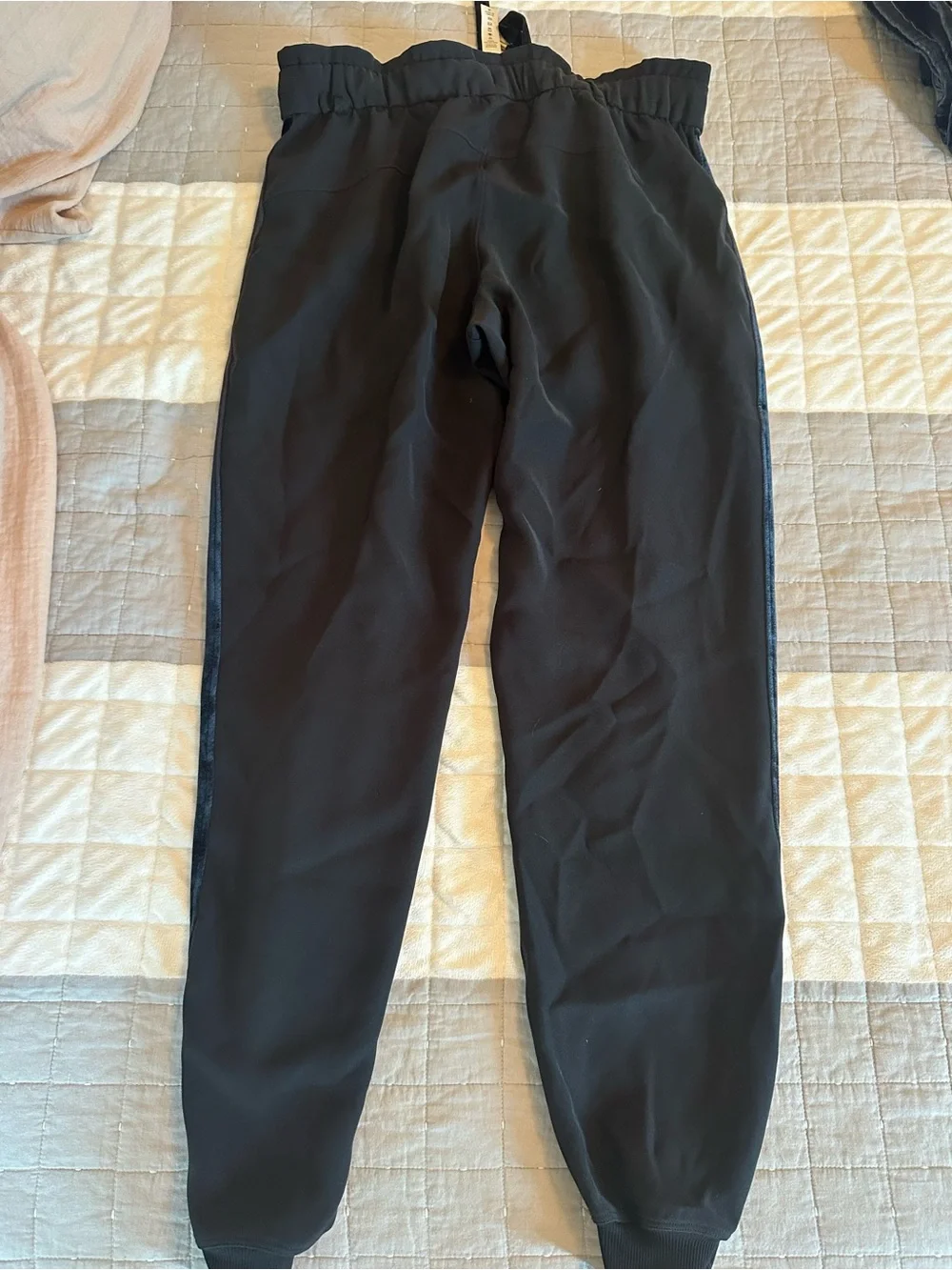 Lululemon On The Fly Jogger Women’s Black Velvet Velour Side Stripe Pants size 6